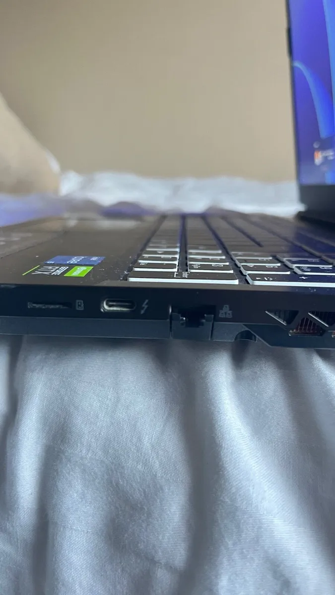 Medion Erazer Deputy p30 (Gaming Laptop) - Image 4
