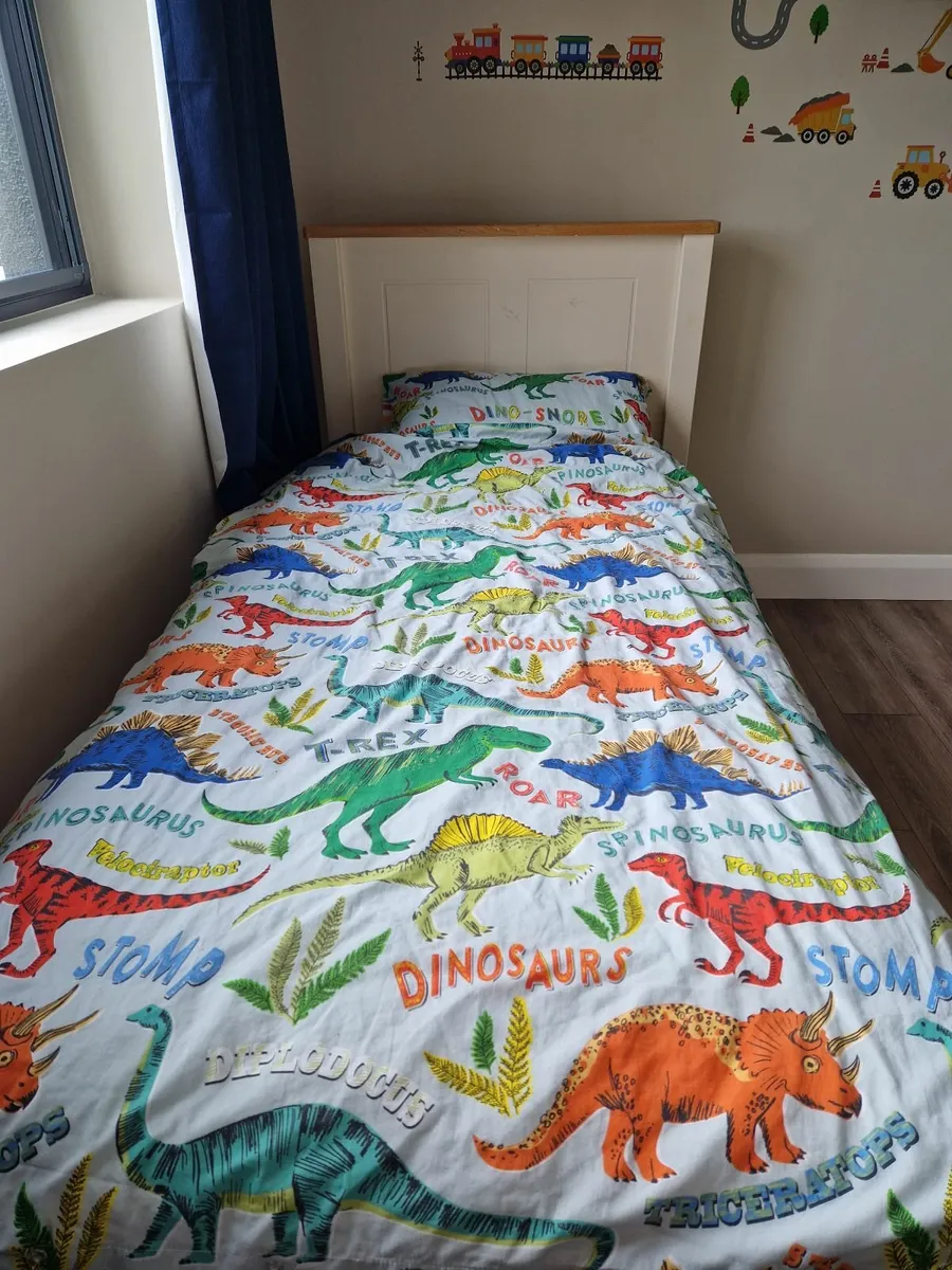 Single bed - Image 1