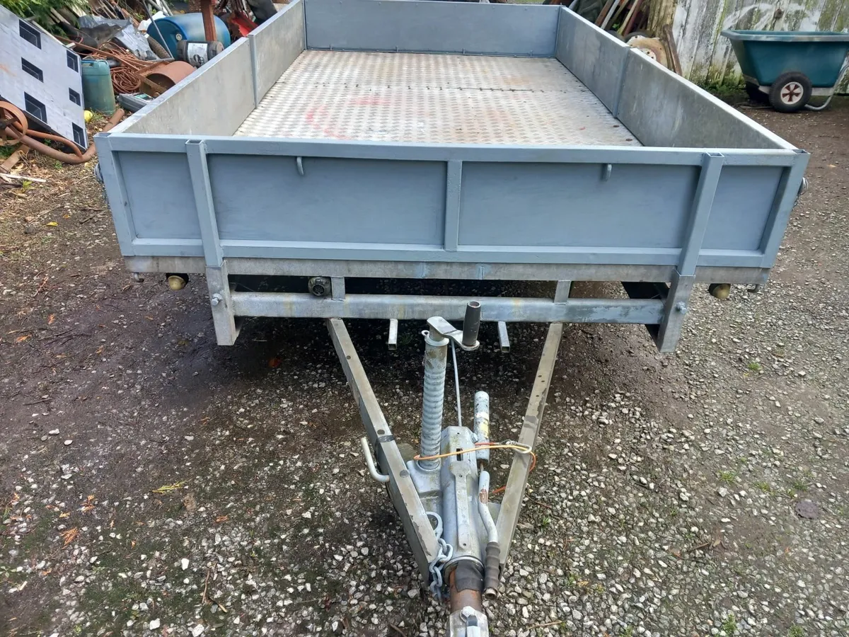 Trailers - Image 2