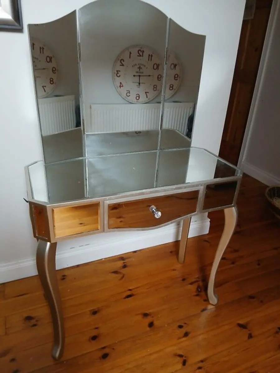 dressing tables mirrored glass. - Image 1