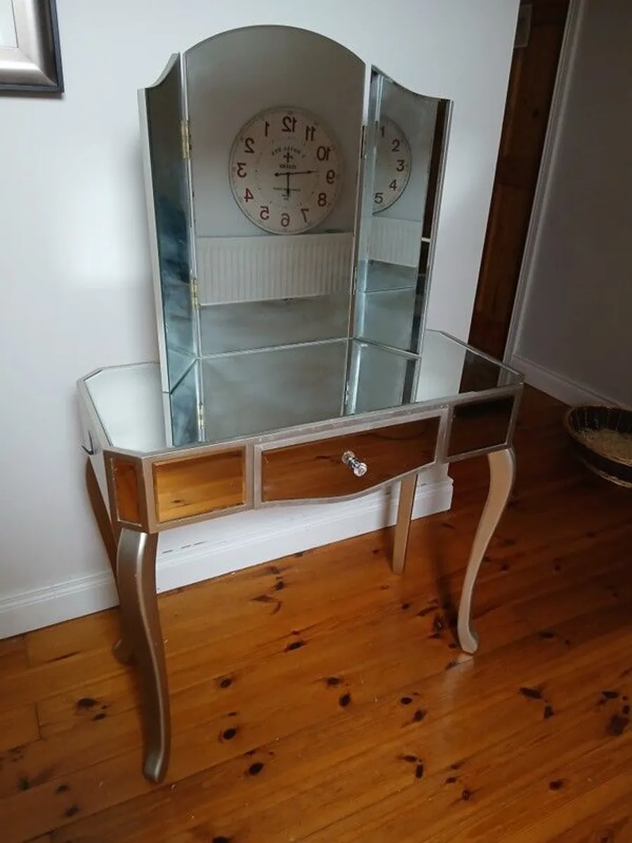 dressing tables mirrored glass. - Image 2