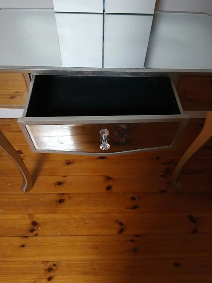 dressing tables mirrored glass. - Image 3