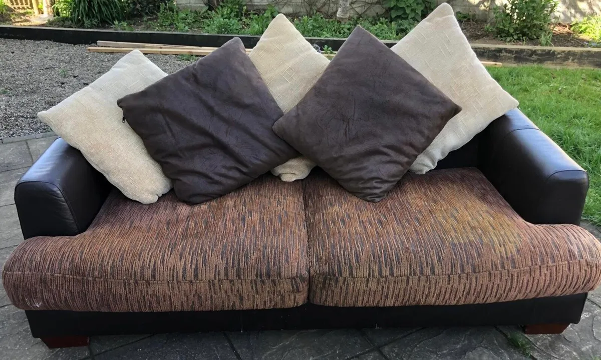 3 seater couch - Image 1