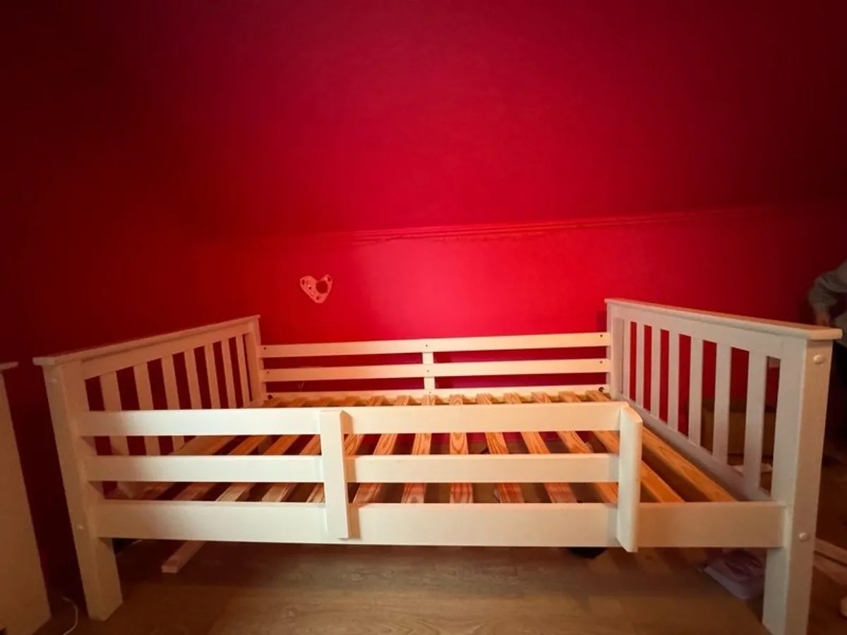 Bed - Image 2