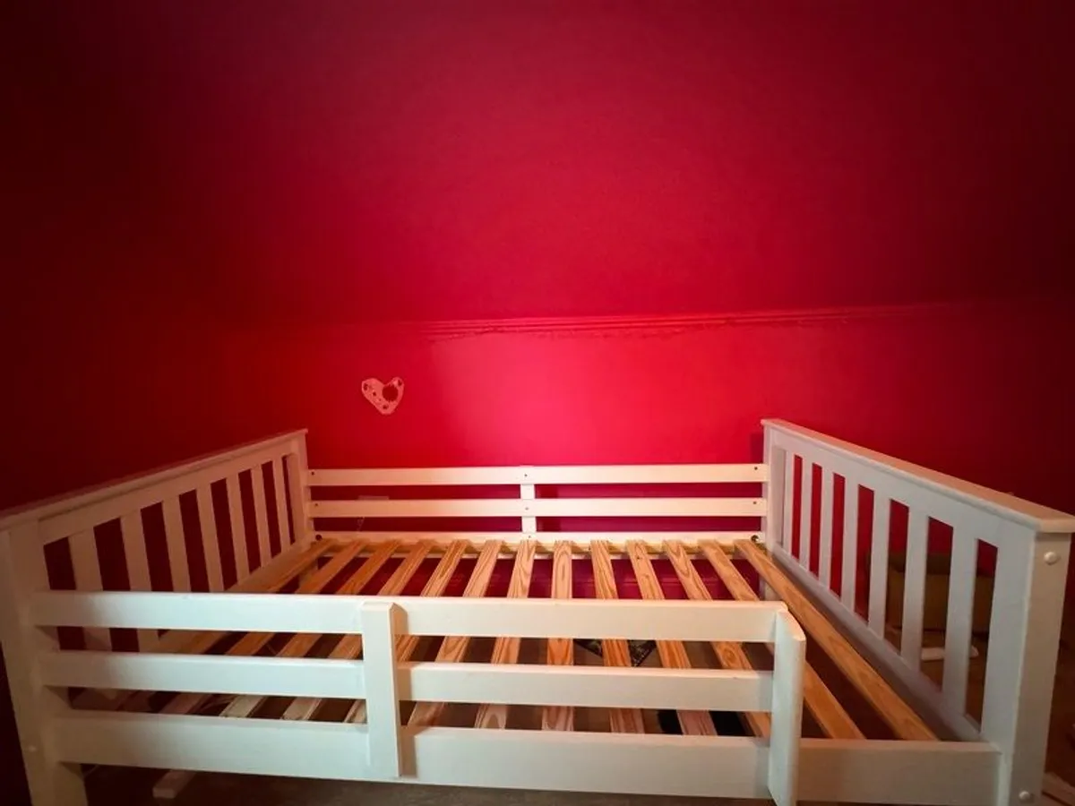 Bed - Image 1