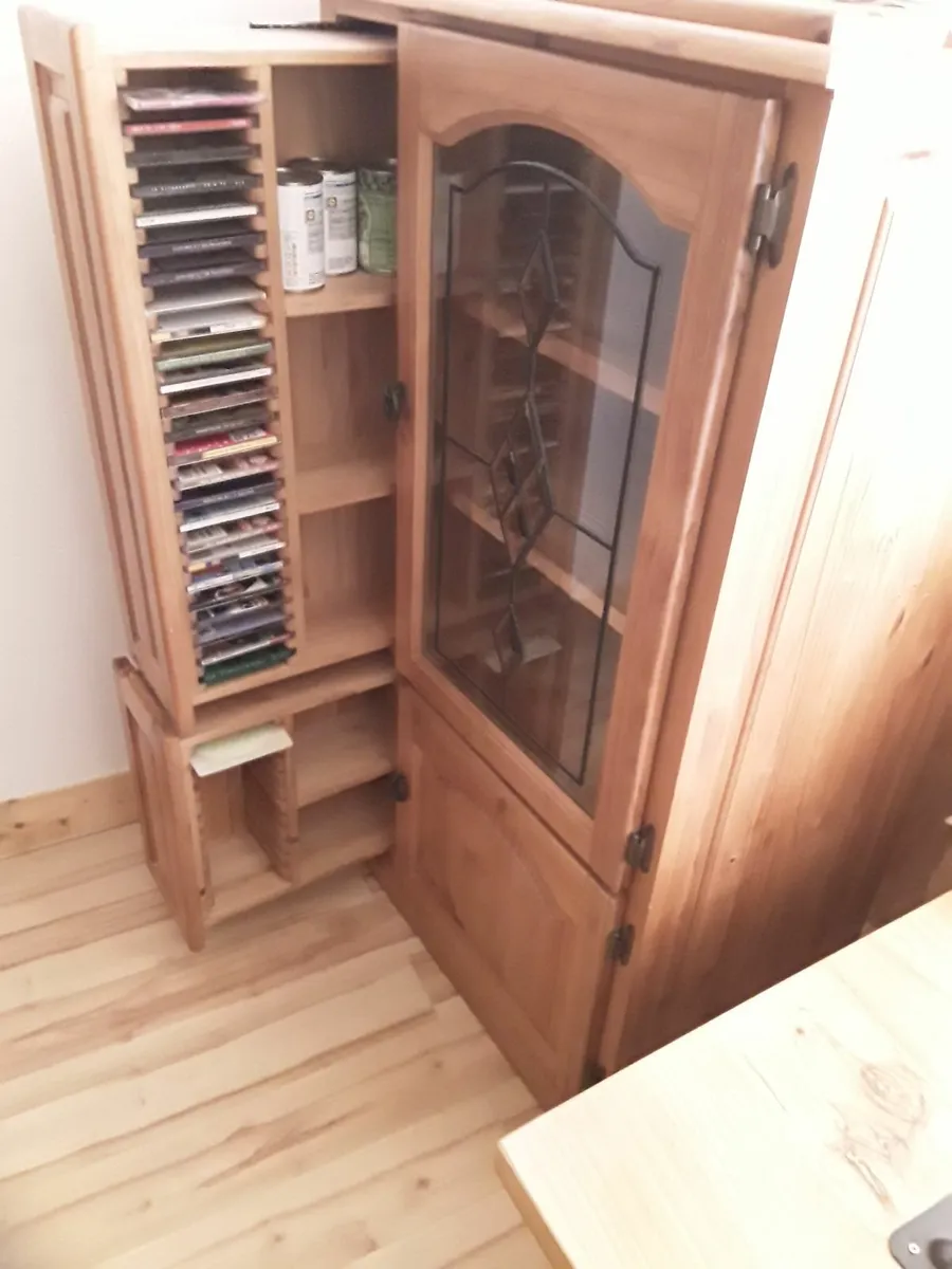Solid Mexican pine unit in new condition - Image 1