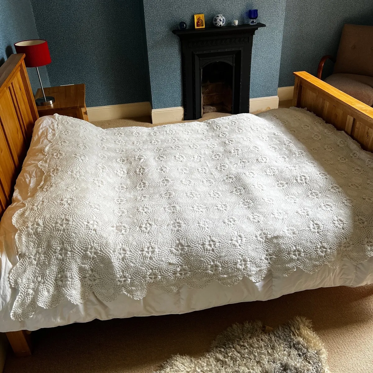 Hand Crochet bedspread / table cloth vintage - Image 2