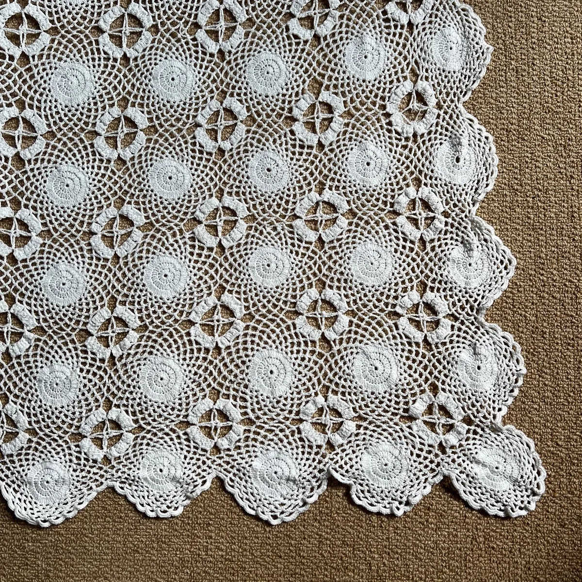 Hand Crochet bedspread / table cloth vintage - Image 1