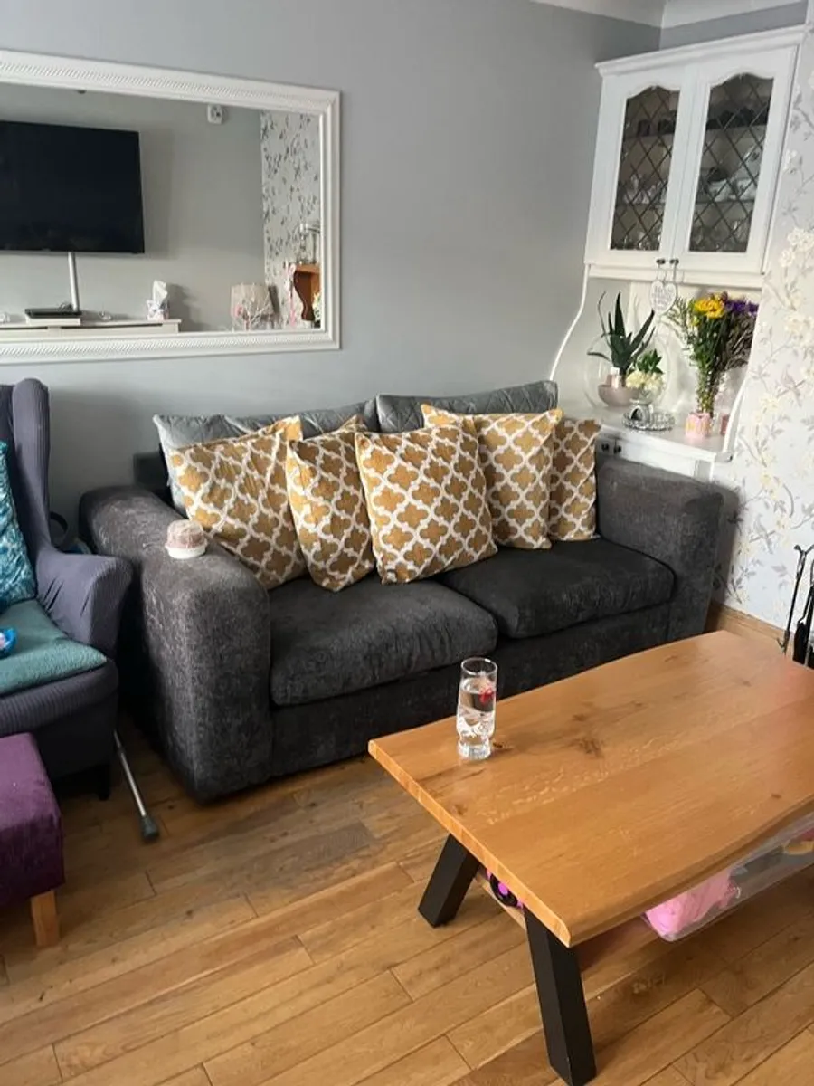 couch - Image 1