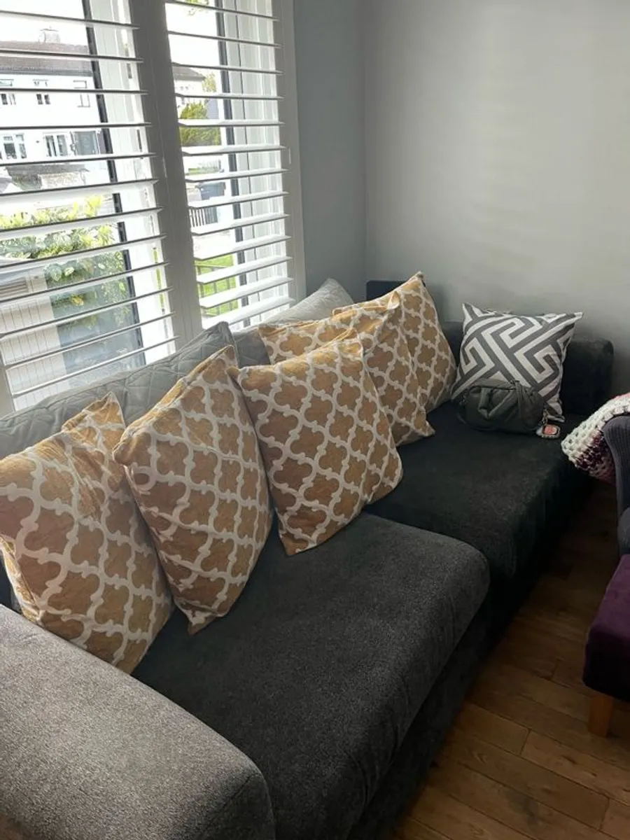 couch - Image 2