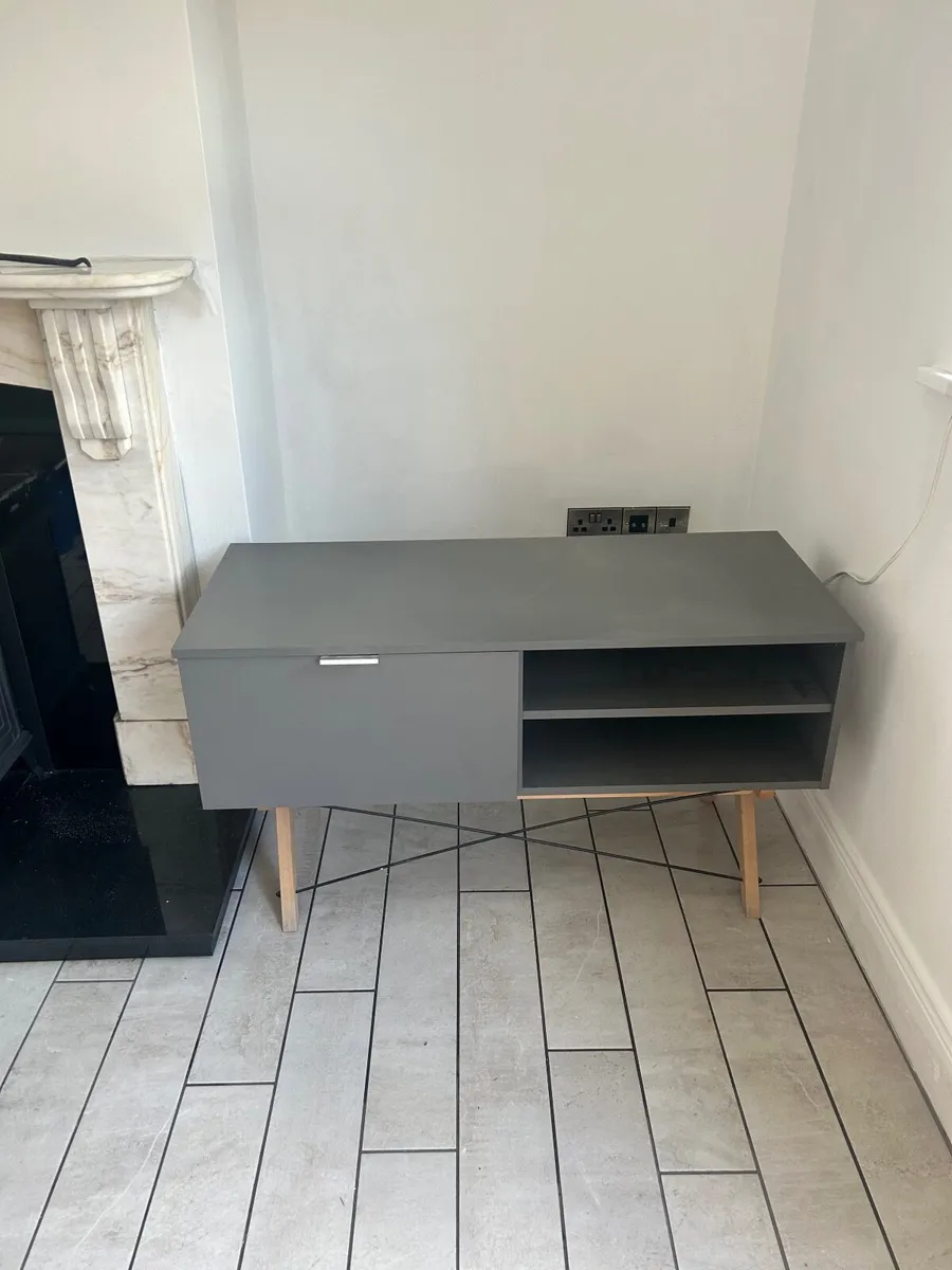 TV unit - Image 1