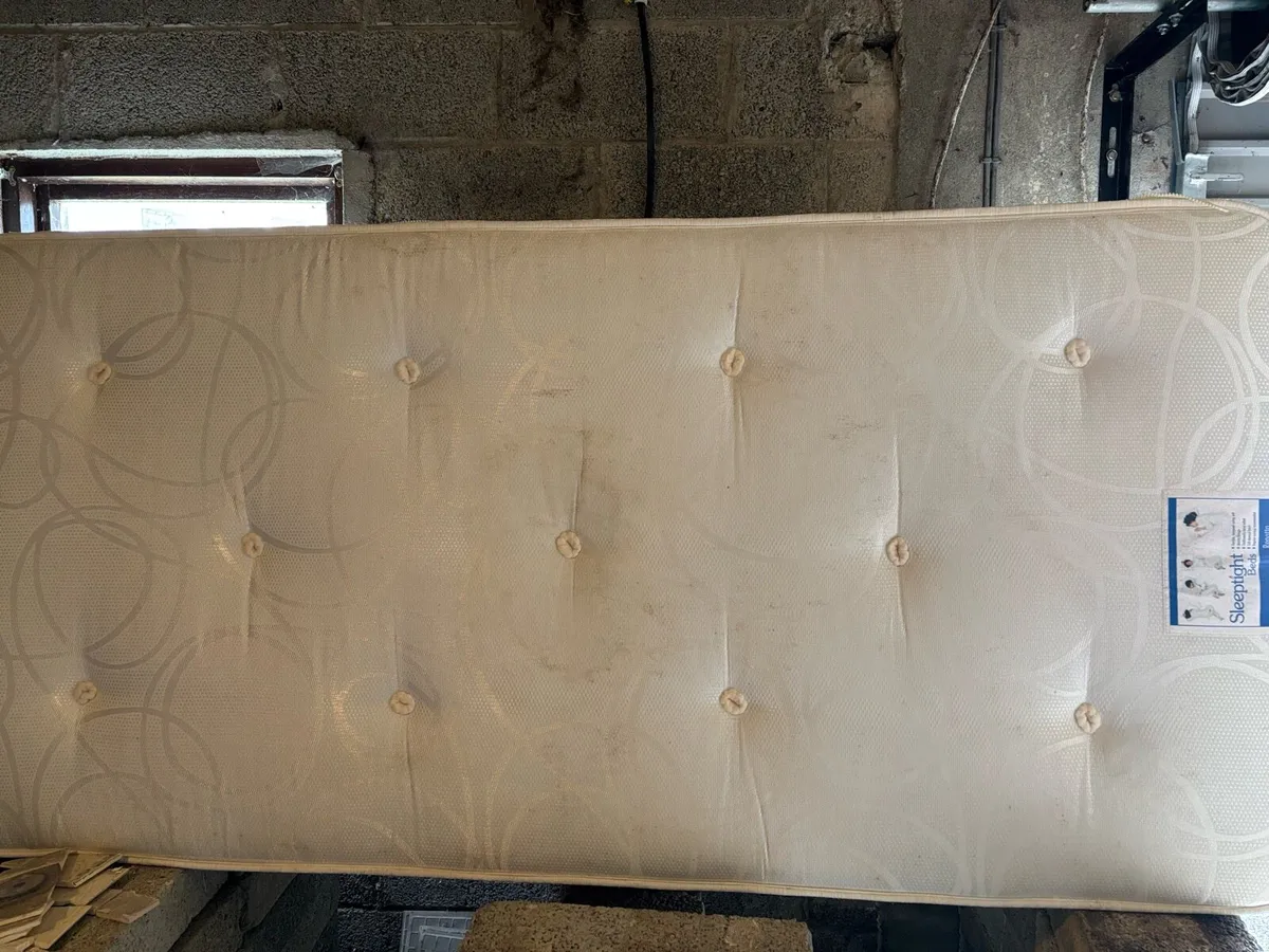 Single bed - Image 1