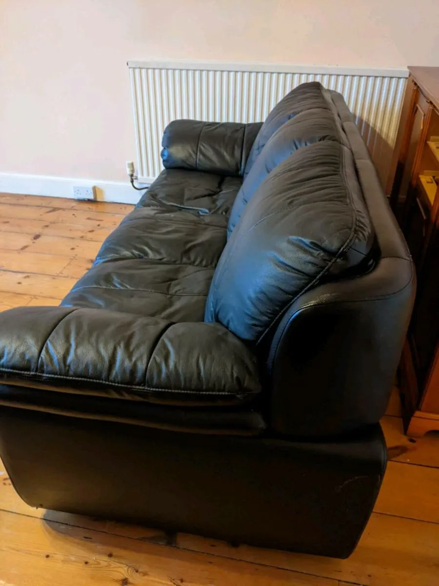 Excellent Black leather couch - Image 2