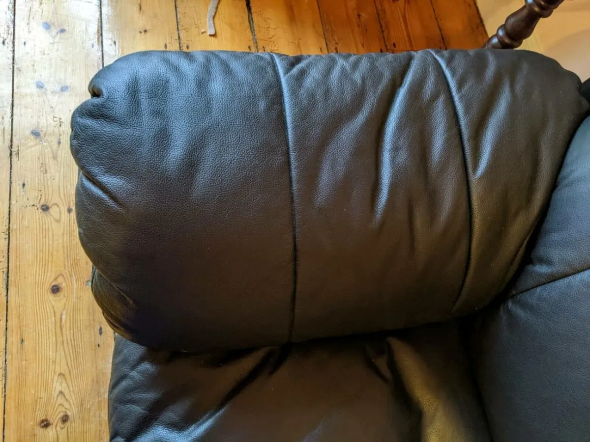 Excellent Black leather couch - Image 4