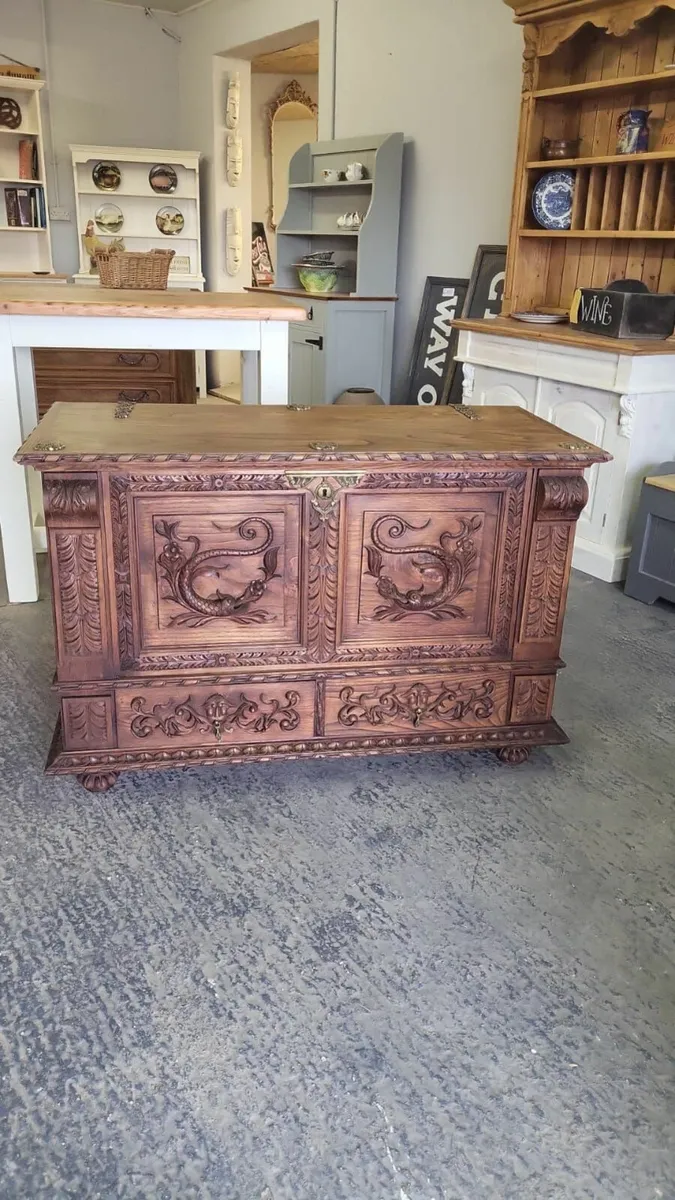 Early 1900s carved oak trunk with drawers - Image 1