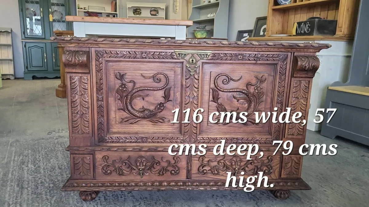 Early 1900s carved oak trunk with drawers - Image 3