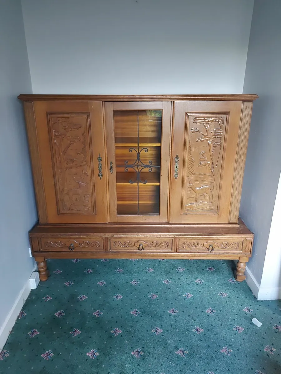 Dresser/cabinet