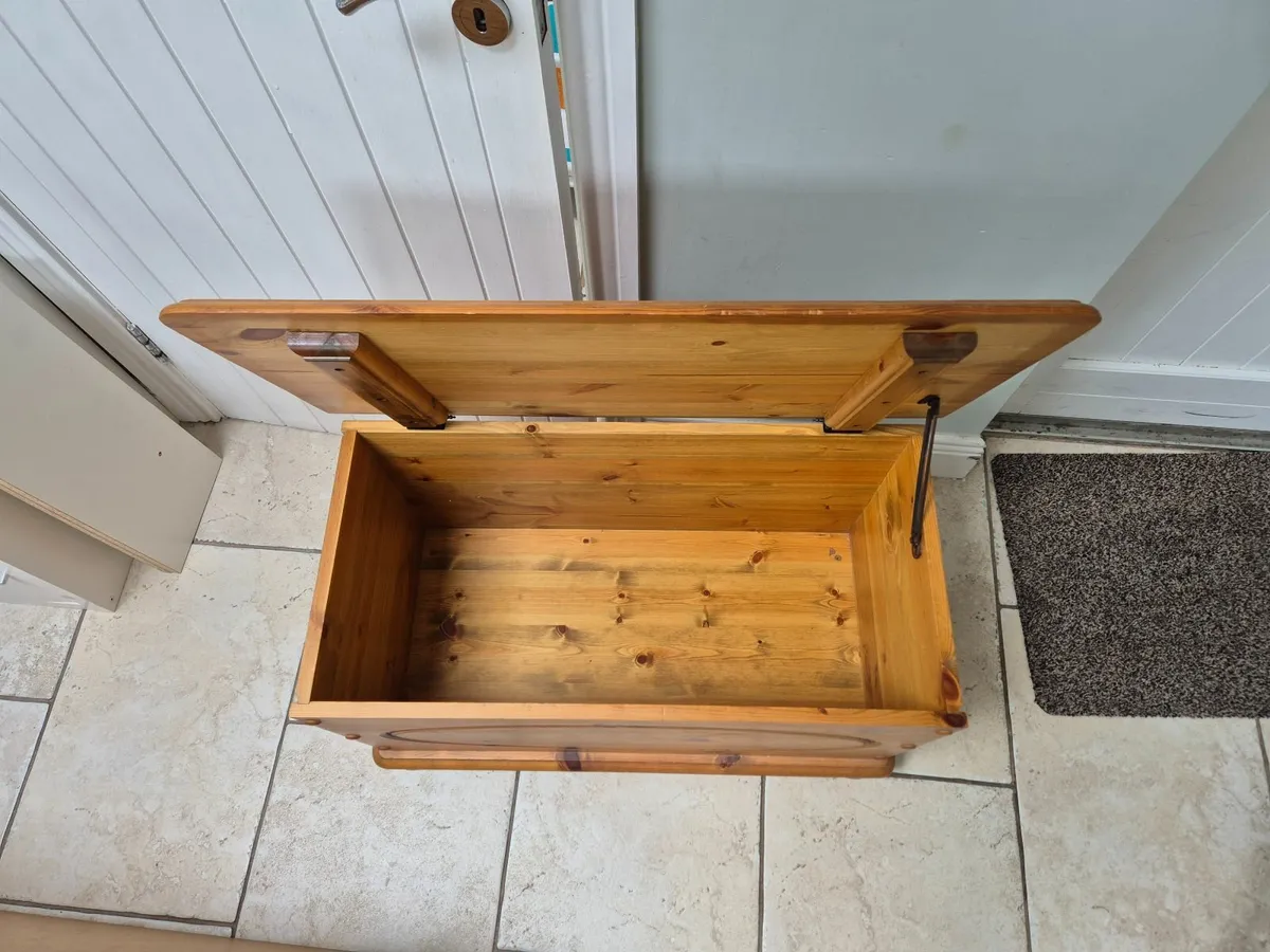 Wooden blanket box - Image 2