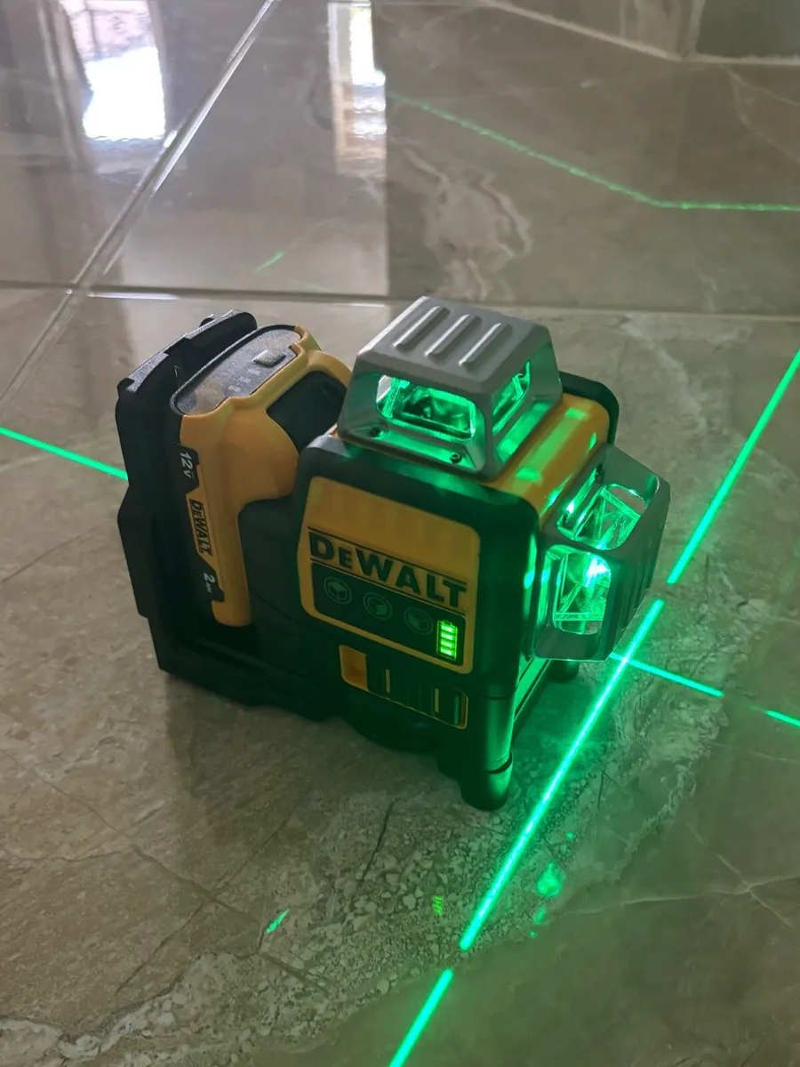Dewalt Laser Level, 3-way 360 Degrees + Battery - Image 1