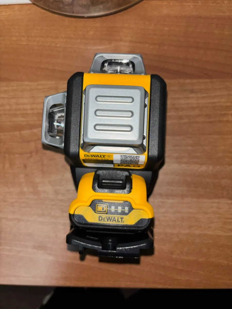 Dewalt Laser Level, 3-way 360 Degrees + Battery - Image 4