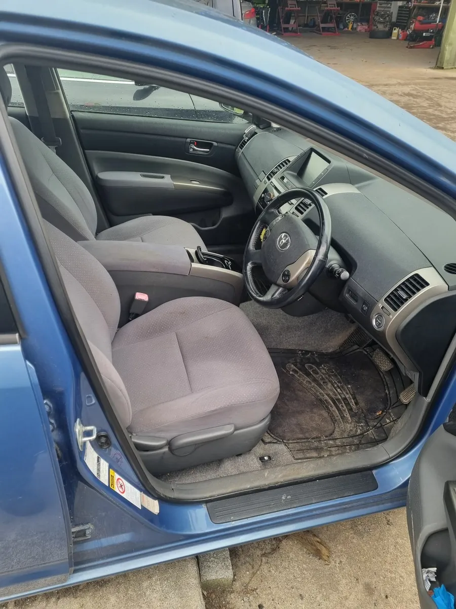 Toyota Prius 2006 - Image 2
