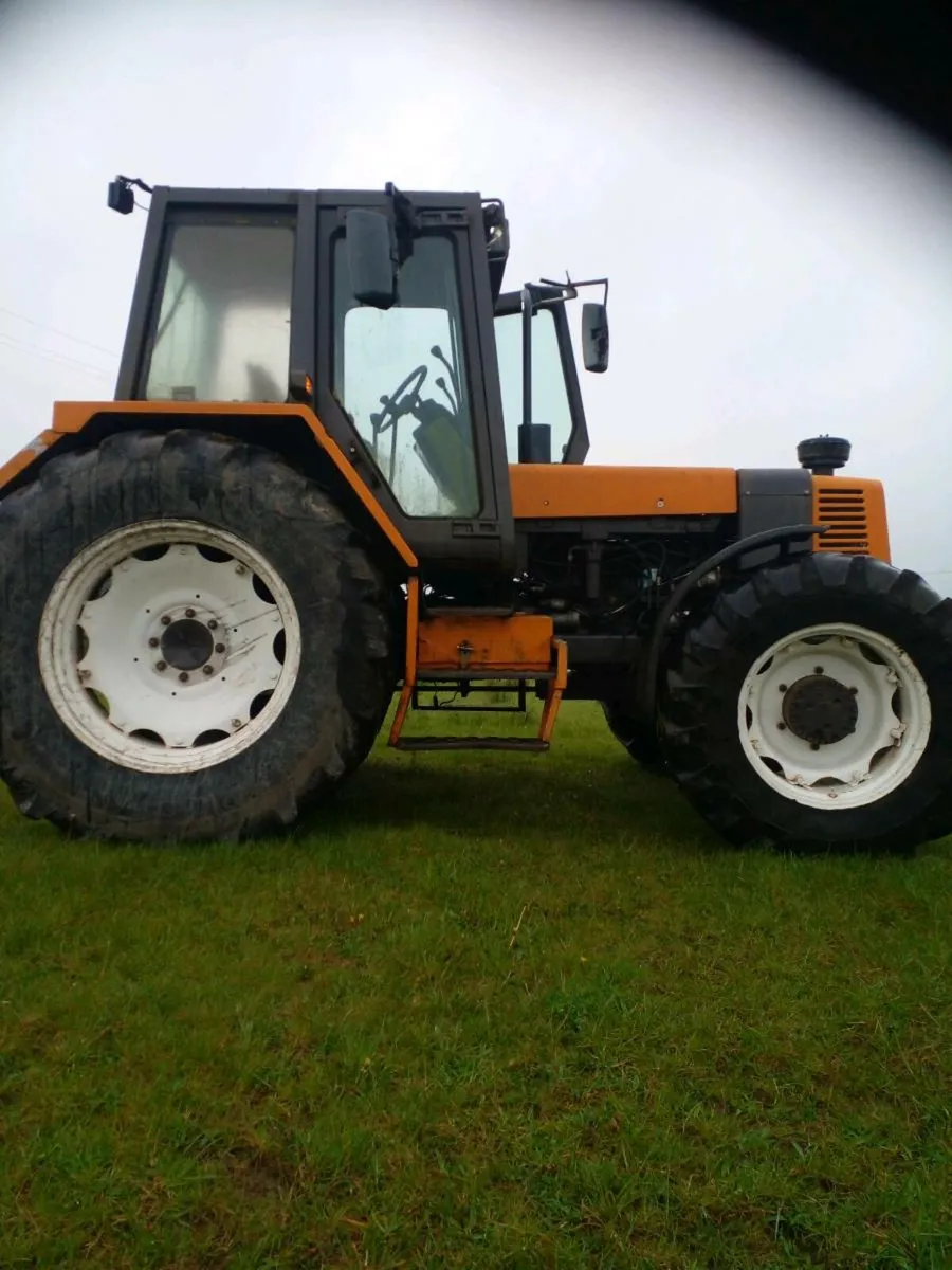 Renault tractor 145.14 - Image 1