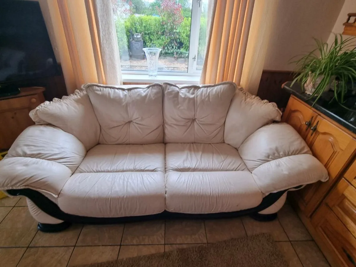 2 x Italian leather 3 +2+1seater sofas - Image 1