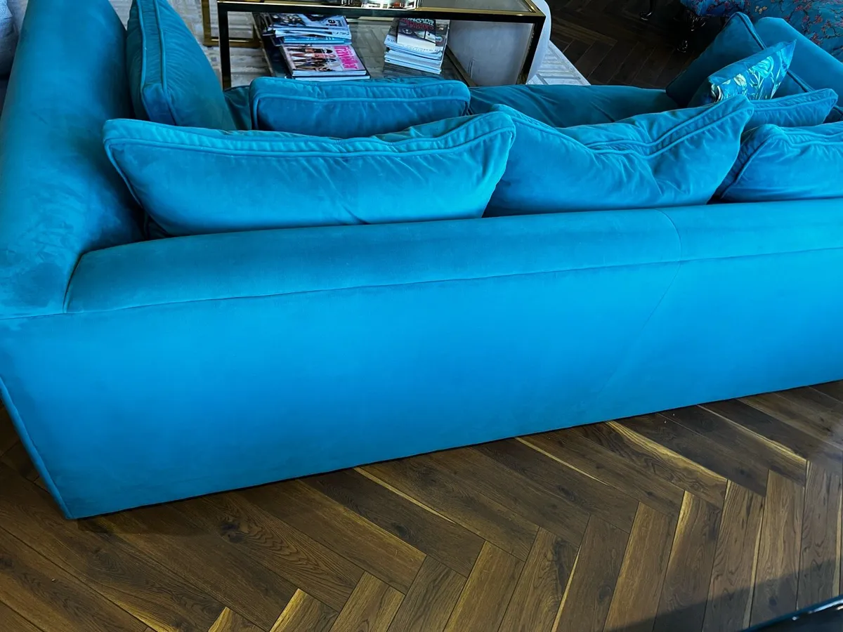 Couch - Image 4