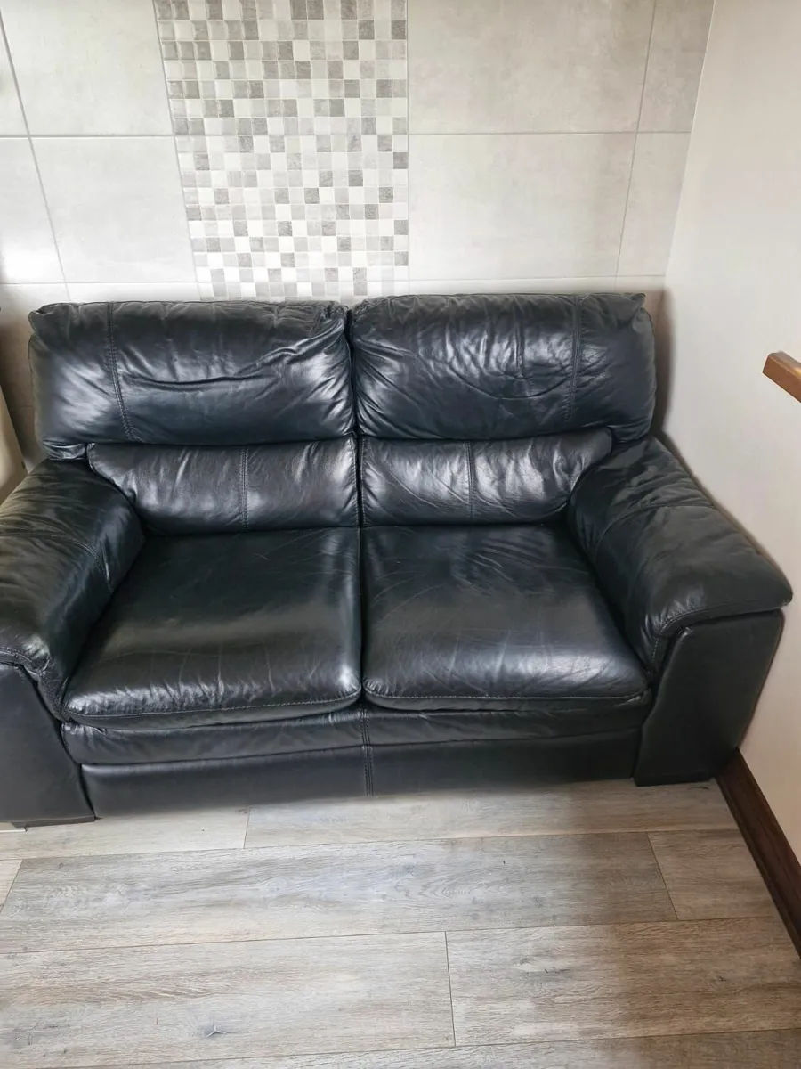 couch - Image 2