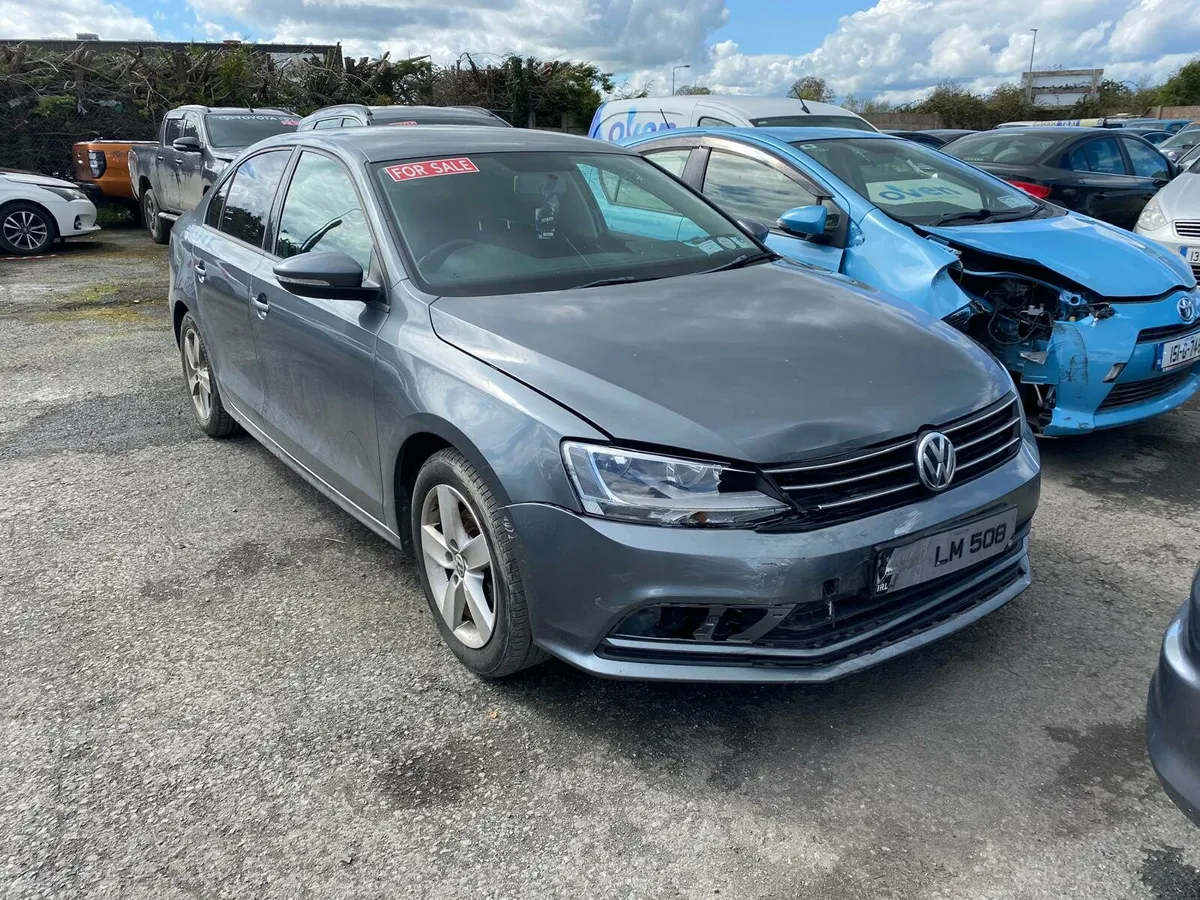 VW Jetta Tdi 2017 frontal damage - Image 2