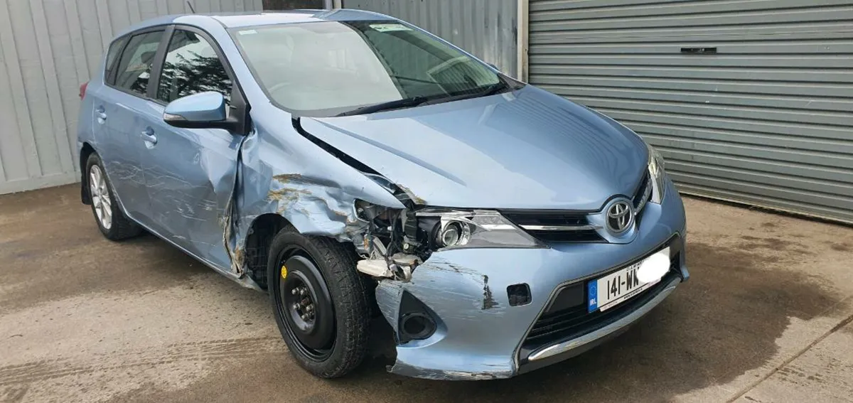 141 TOYOTA AURIS DIESEL - Image 3