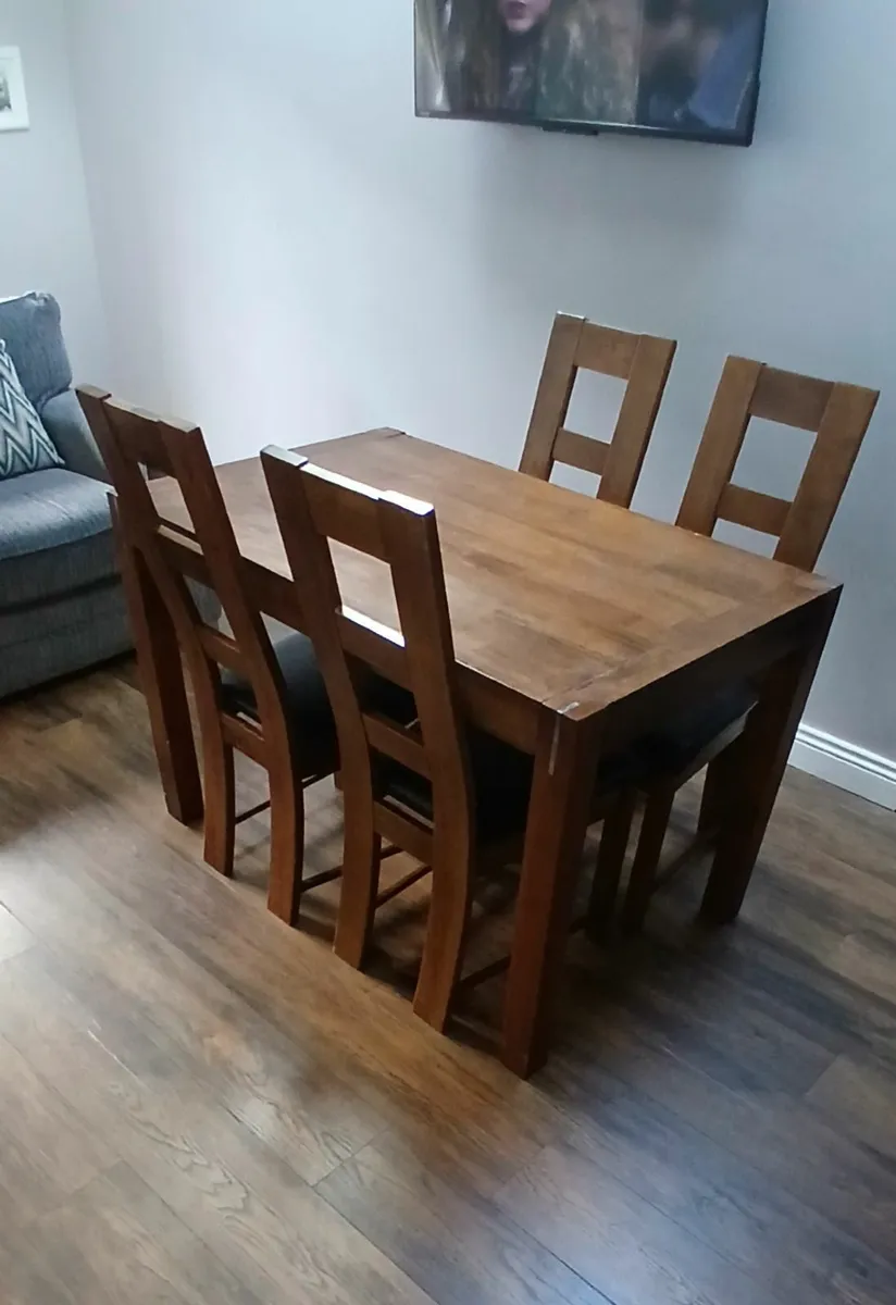 Kitchen table 4ft dining table & 4 chairs - Image 1