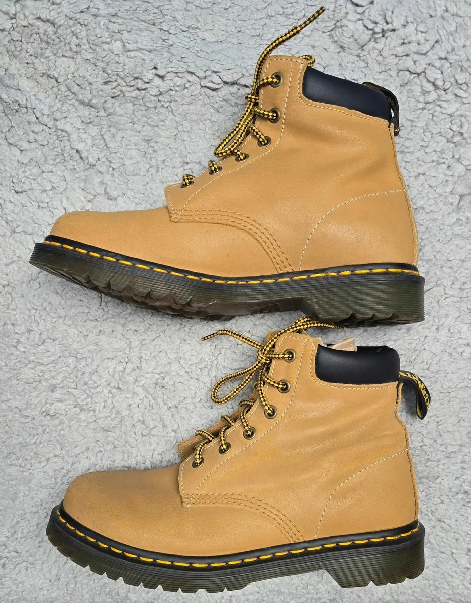 Dr. Martens 939 Tan Nubuck - size 7 - Image 1