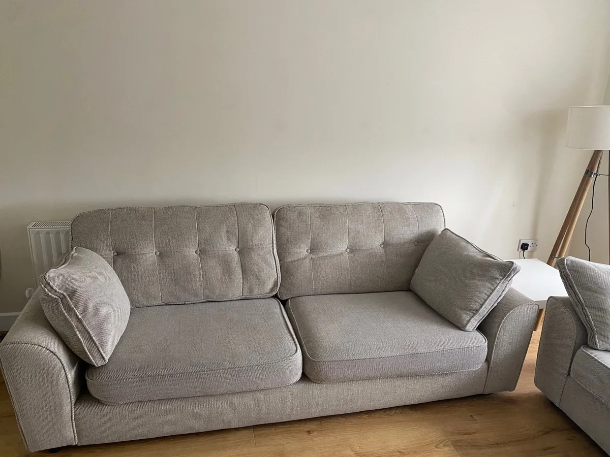 4 and 2 seater couches - Image 1