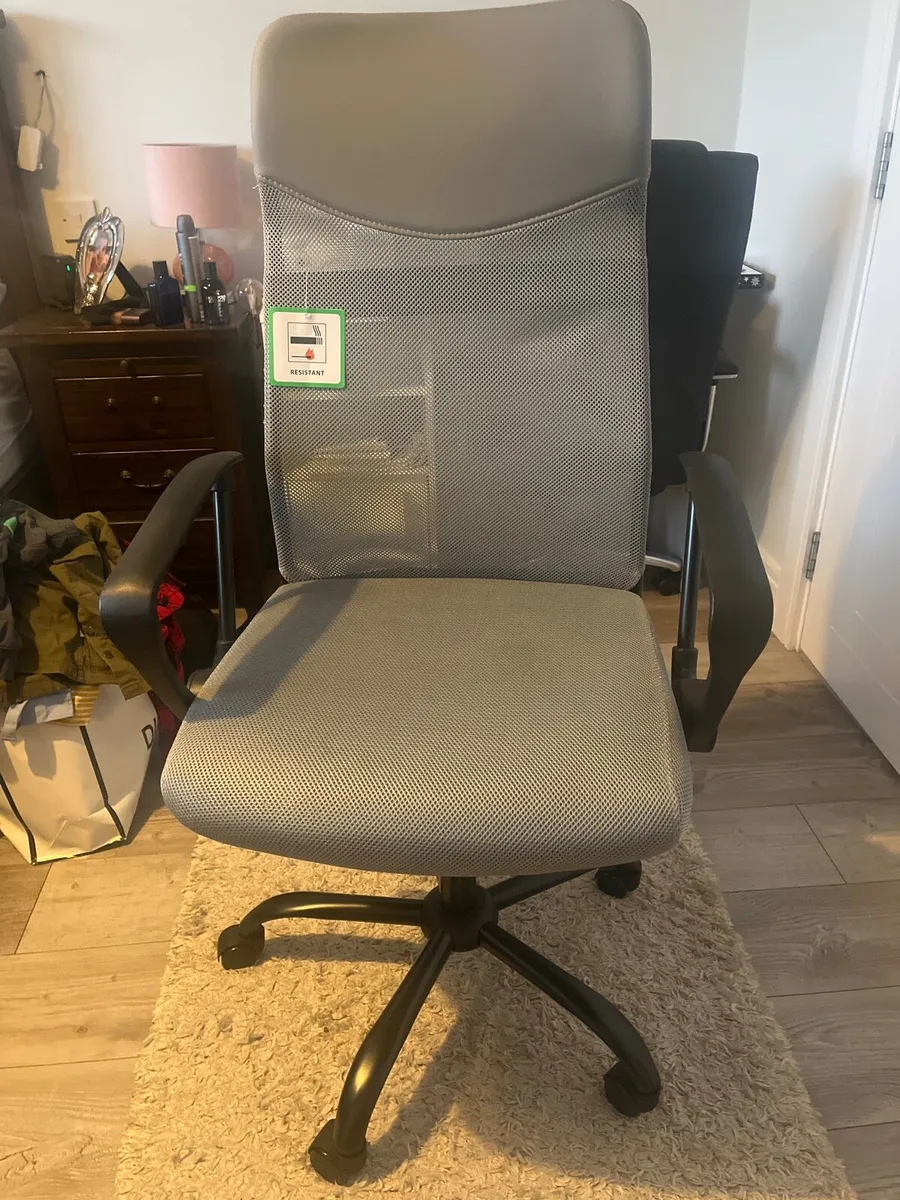 Office chair - Image 1