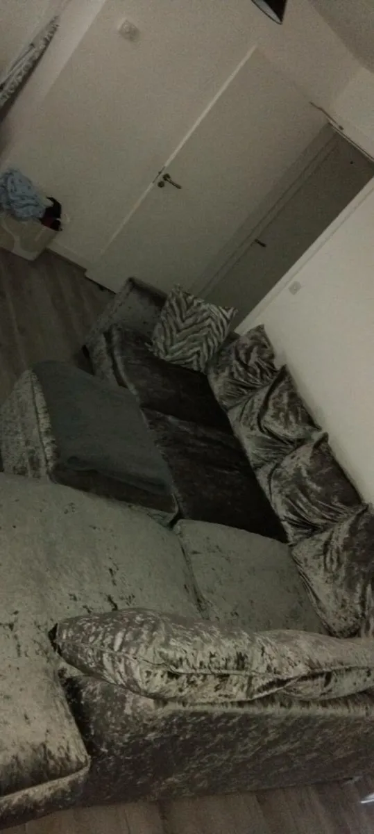 Sofa.s - Image 3