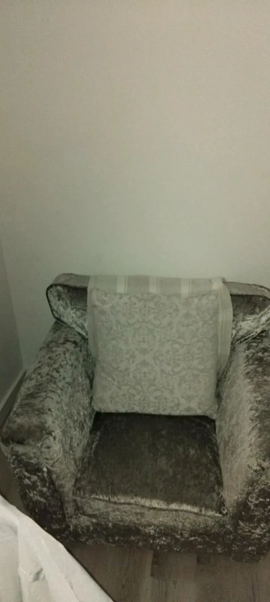 Sofa.s - Image 4
