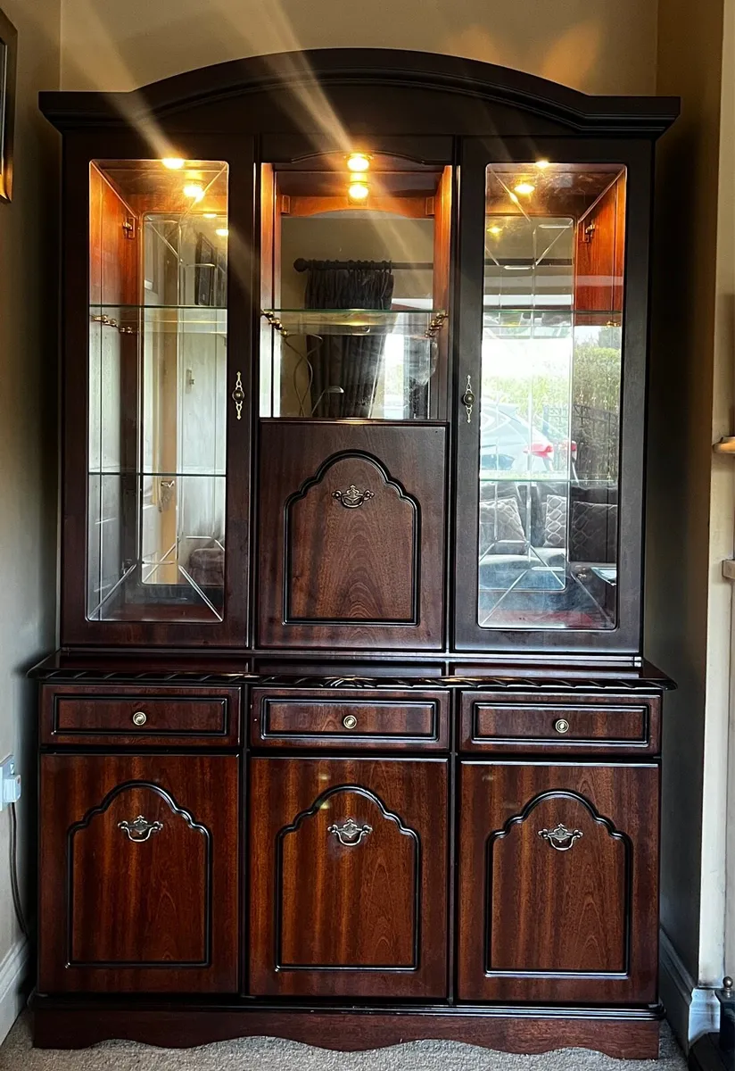 BargainMahogany Drinks Display cabinet w/ lights - Image 3
