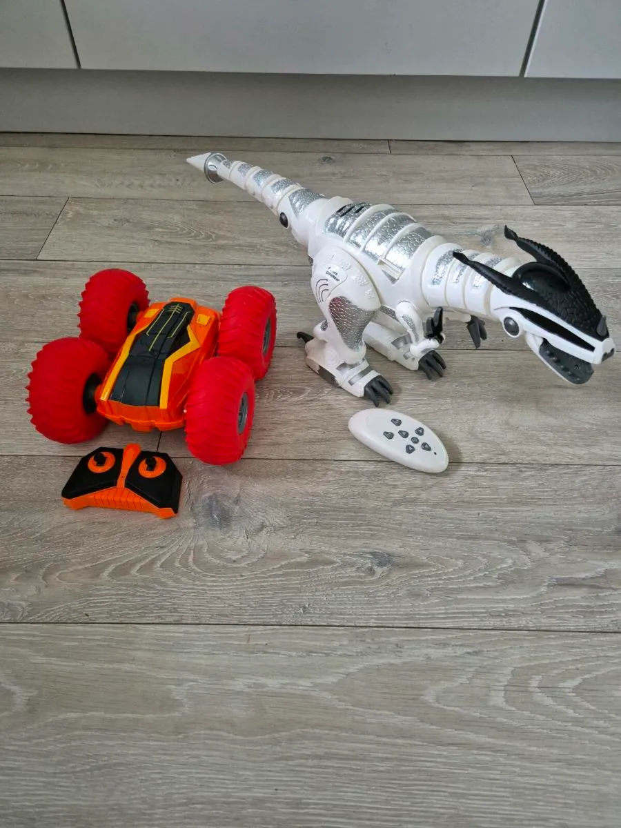 Robot dinosaur/remote control car