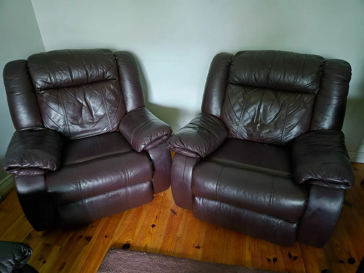 3 seater and 2 one seater sofas - Image 1