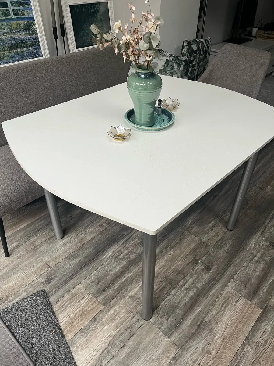 White kitchen dining table - Image 2