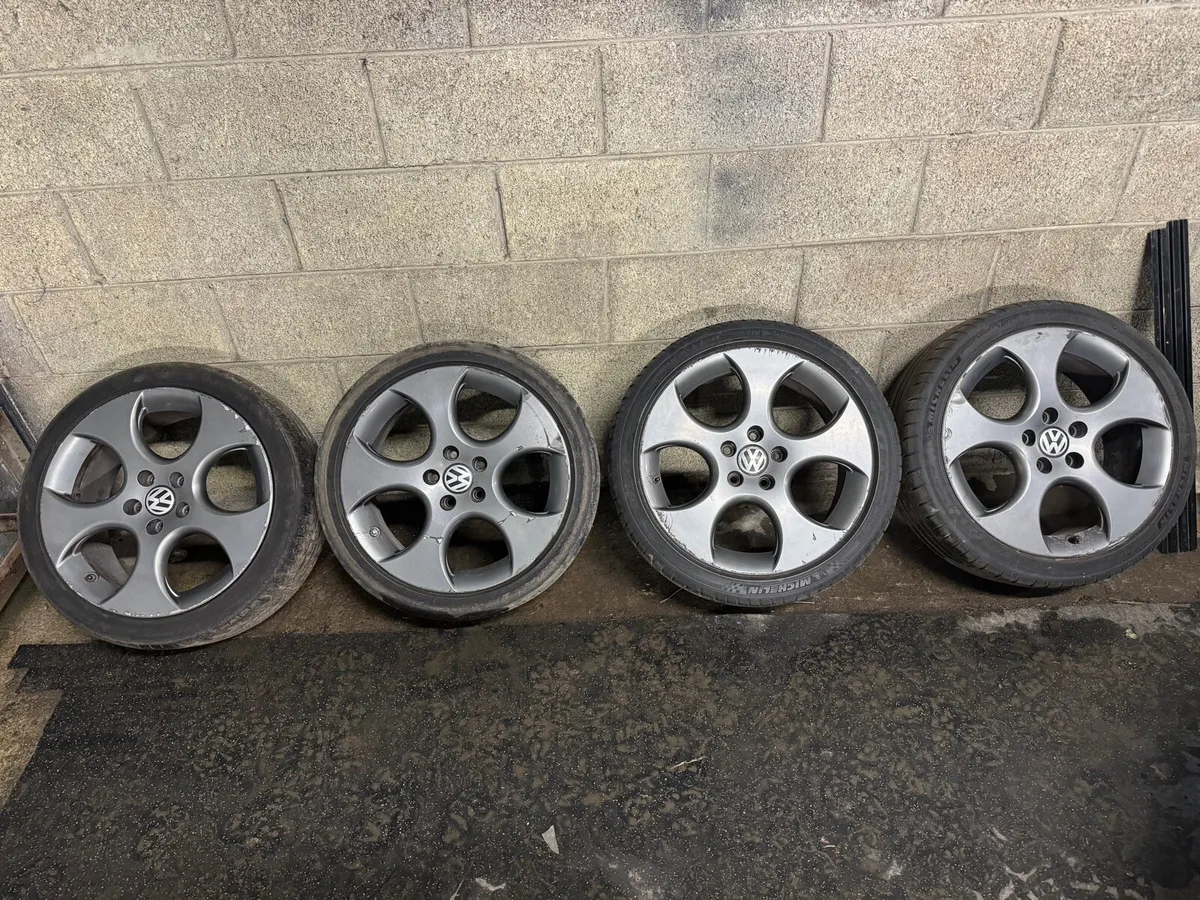 Volkswagen Golf Mk5 Gti alloys monza 18” - Image 1