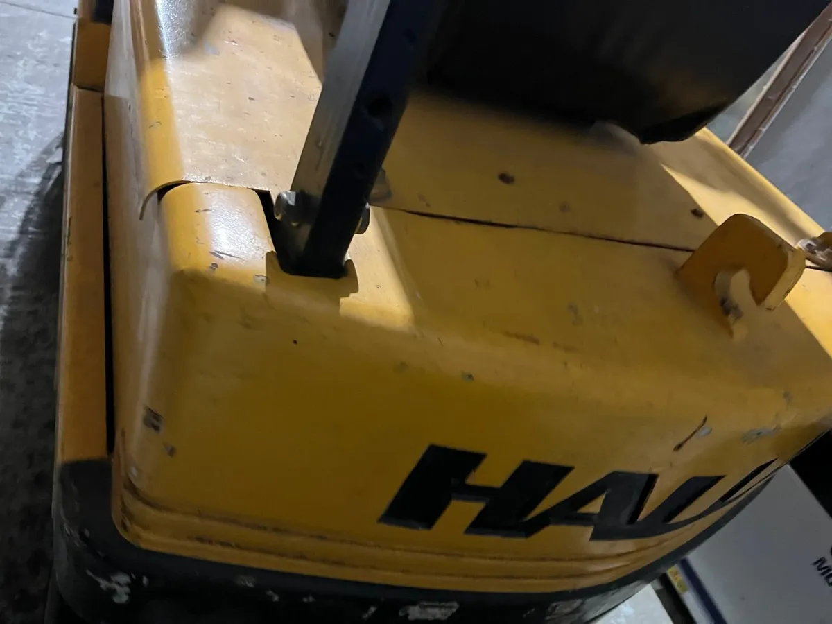 HALLA ELECTRIC FORKLIFT - Image 2
