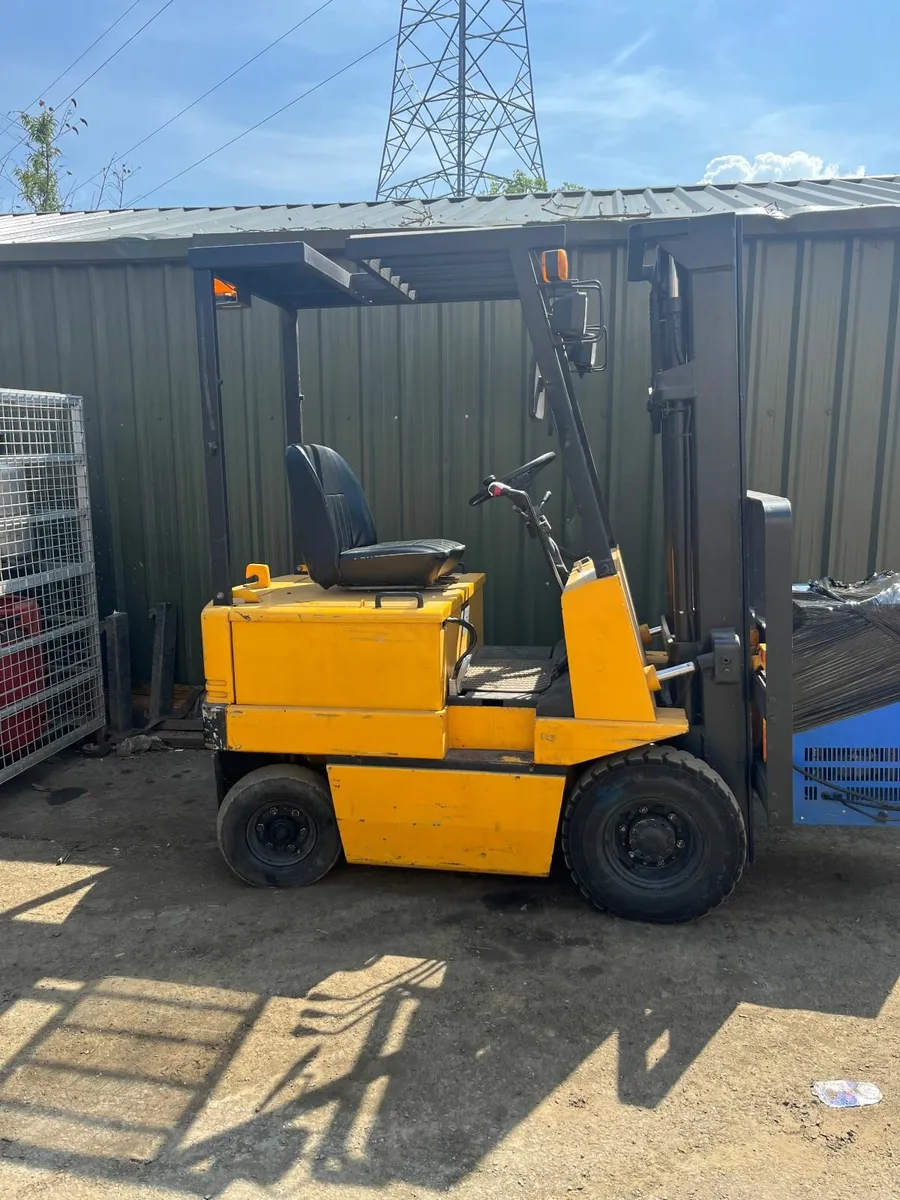 HALLA ELECTRIC FORKLIFT - Image 3
