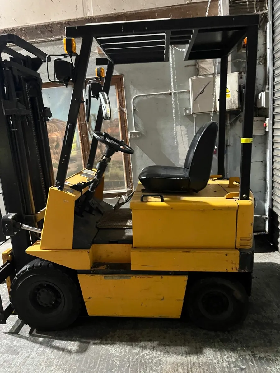 HALLA ELECTRIC FORKLIFT - Image 1