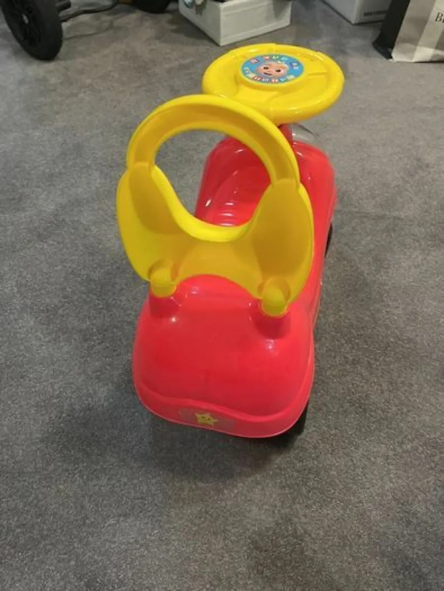 Cocomelon rideon car - Image 4