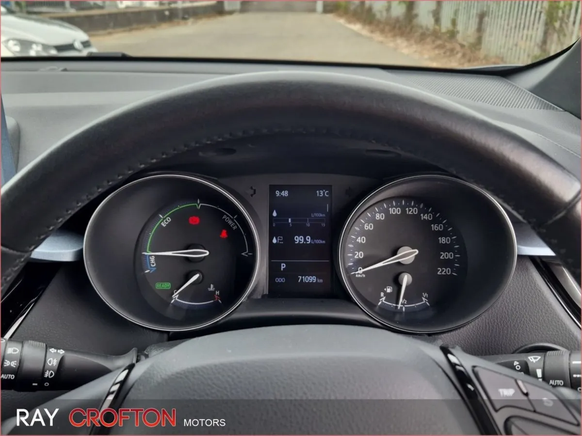 Toyota C-HR 1.8 Hybrid Sport - Image 4