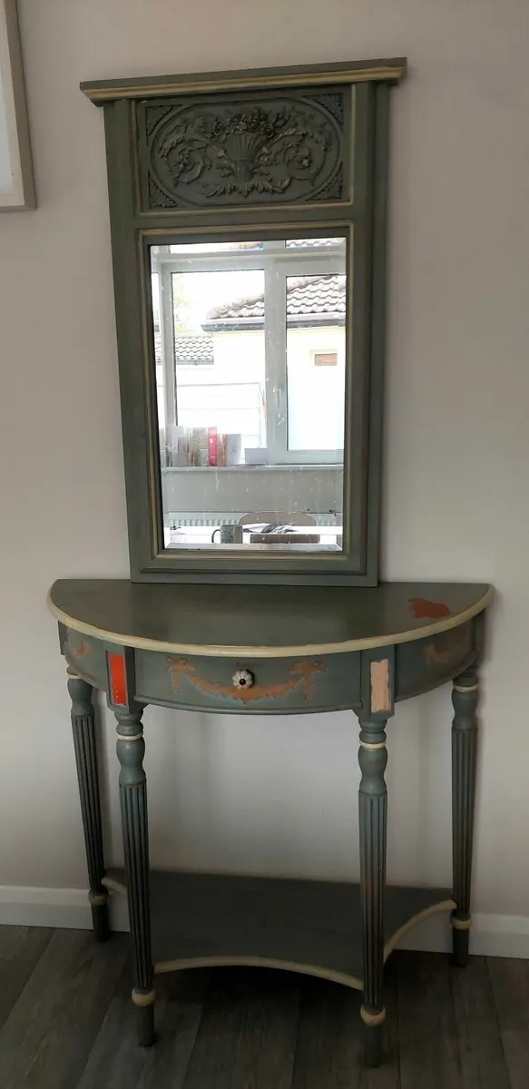 Vanity and Mirror - Image 3