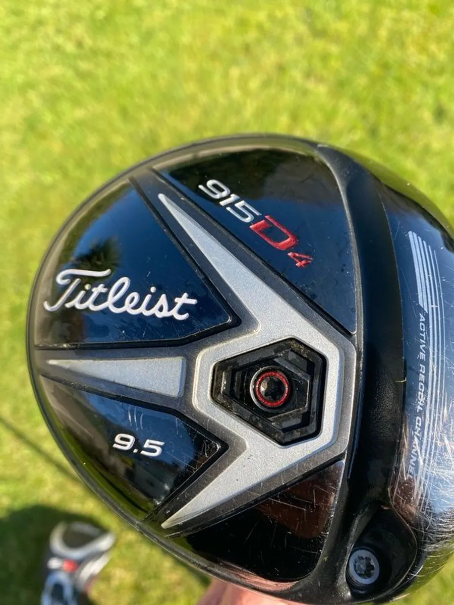 Titleist 915 D4 driver - Image 1