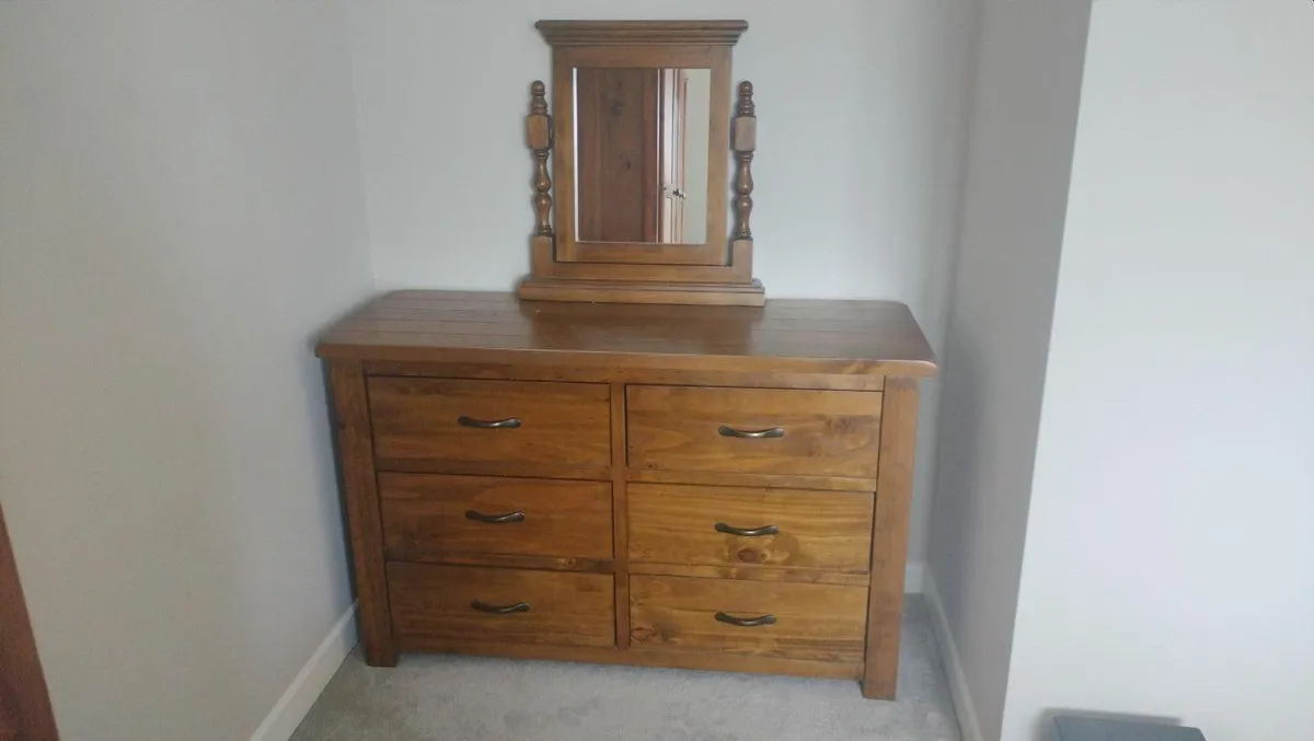 Bedroom furniture - Image 2